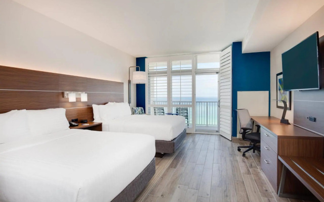Holiday Inn Express & Suites Panama City Beach - Beachfront by IHG