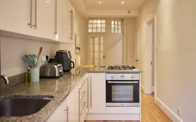 The West Kensington Hideout - Cozy 2bdr Flat With Garden