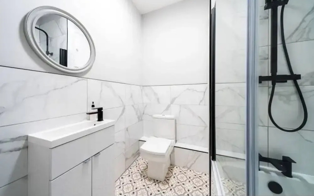 Lochside Apartment B
