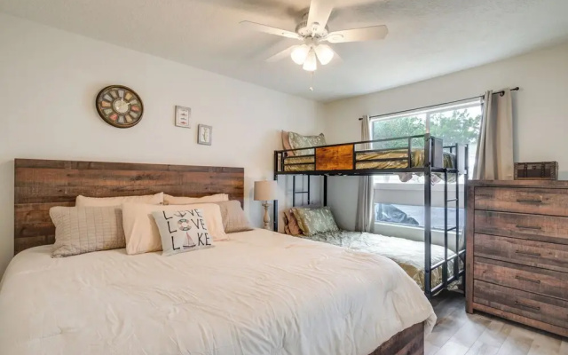 Lake Conroe Condo: Patio & Water Views
