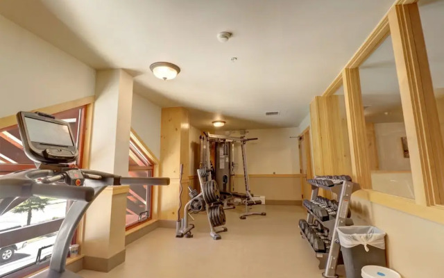 Newly Remodeled, Open Layout, with Incredible Views - CS302 by RedAwning