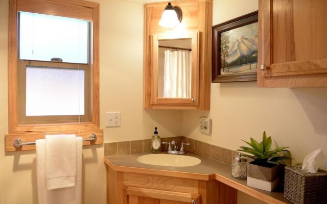 #51 & #52 Hyatt Lake Compound~sleeps 10~lake View