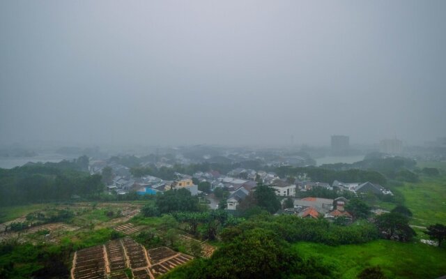 Warm and Cozy Studio at The Oasis Apartment