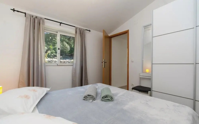 Beautiful Home in Vela Luka With 2 Bedrooms and Jacuzzi