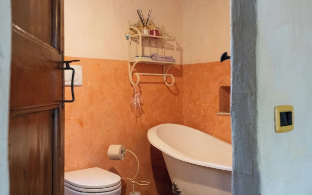 Tenuta di campagna con piscina immersa nel verde