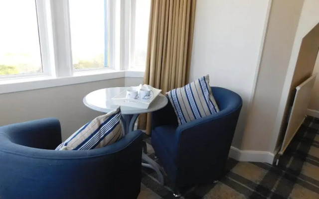 Cullen Bay Hotel