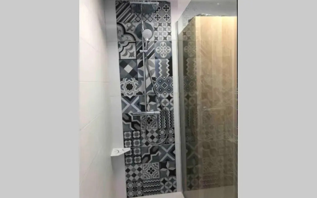 Studio à 50 m de la mer avec parking privatif