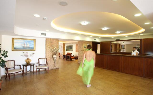 Triton Hotel