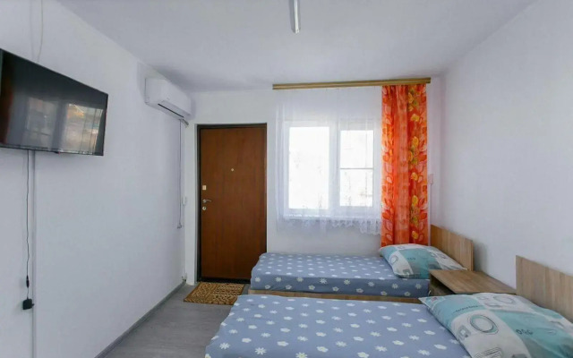 Apartments on 146B Pastushechya Street