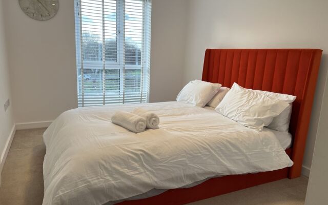 Mordern Retro 2 Bedroom Apartment