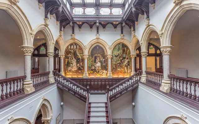 The Lucy Suite Stone Cross Mansion
