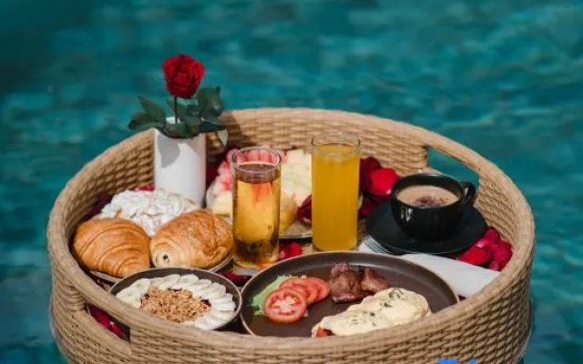 6 mins to La Brisa, Dream Stay Canggu No. 2 – Meal – Canggu
