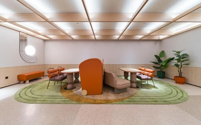 7 Days Premium Hotel