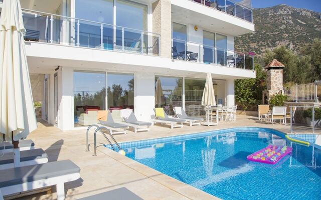 Villa Nergis by Akdenizvillam