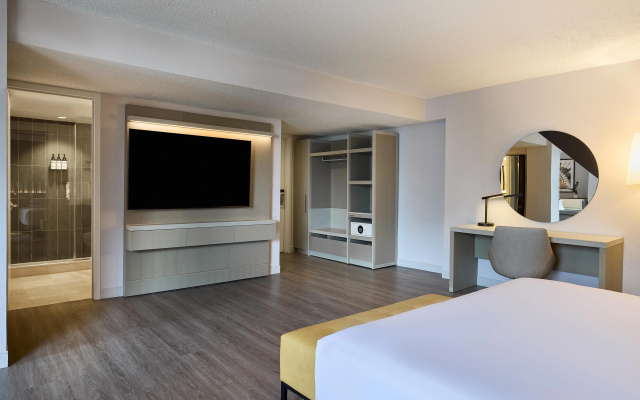 Hyatt Regency Chicago - Image 7