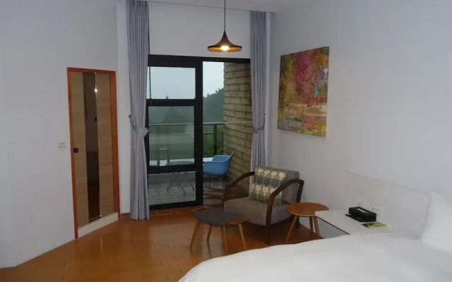 Xi Tou in Sunny Day Inn