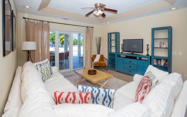Lawson Rock - Angelfish 101 Studio Bedroom Condo by RedAwning