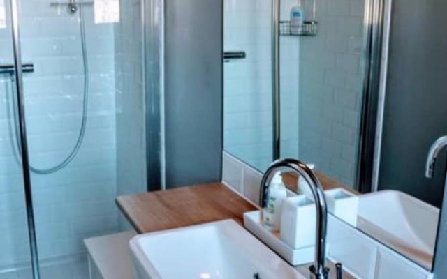 3 Bedroom Flat Overlooking the Meadows Sleeps 5