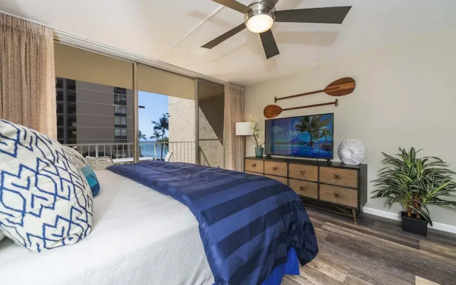 Royal Kahana 318 Studio Bedroom Condo by RedAwning