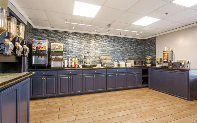 Quality Inn & Suites CVG Airport