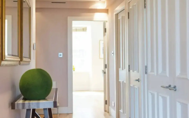 JOIVY 5-star Luxurious George Street Apartment