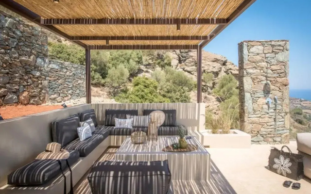 Villa Ouranos - Where the World Unfolds Before you