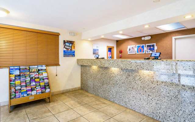 Motel 6 Alsip, IL