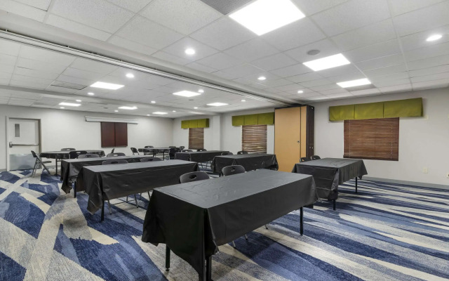 Comfort Suites Atlanta Airport