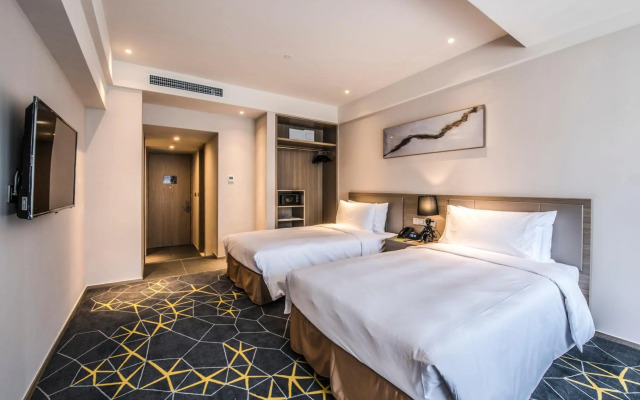 Q-Box Hotel Shanghai Sanjiagang
