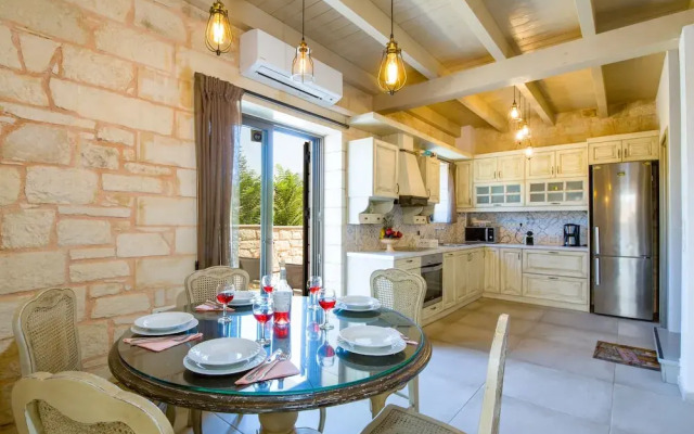 Villa Sirocos, Private eco pool, near the beach