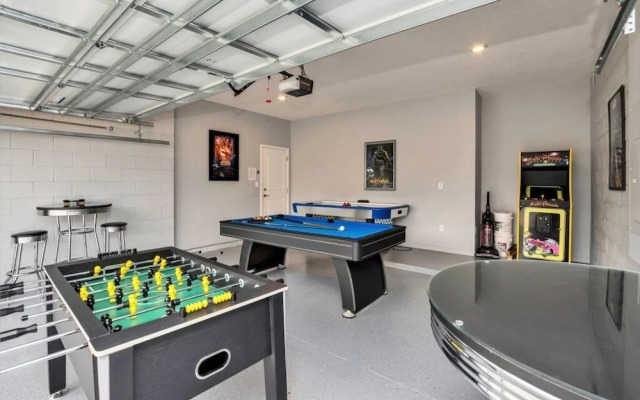 498mb 8 Bedroom Villa by Redawning