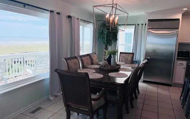 Caseata 5 Bedroom Home by Redawning