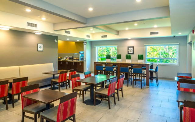Comfort Inn & Suites