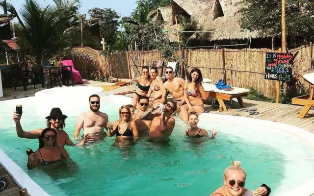 El Zoo Hostel & Pool