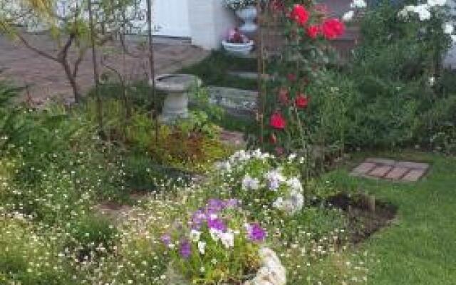 Three Oaks Bed  Breakfast