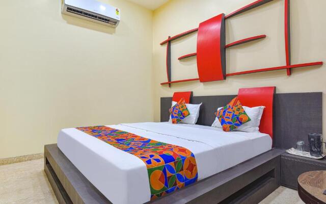 Fabhotel The Castle Homestay Inn