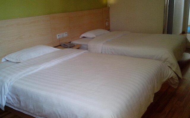 Ji Hotel (Shanghai Hailun Road Metro Station)