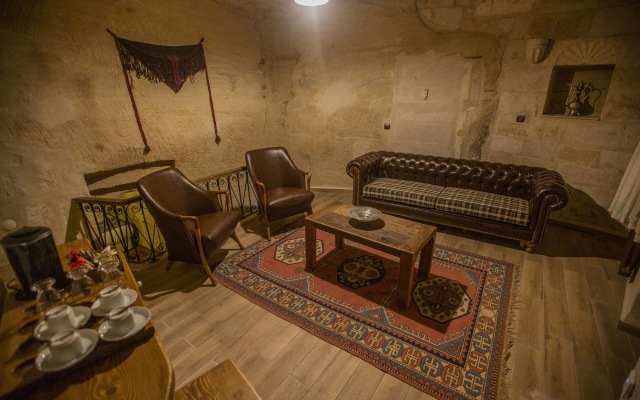 Divan Cave House 