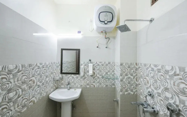 Fabhotel Kempty Lake Resort