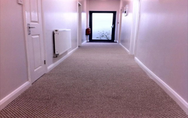 Lyall Apartment Hotel
