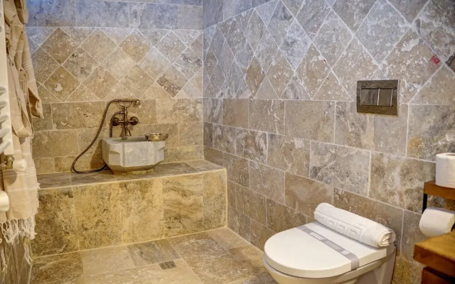 Nar-I Ask Cave Hotel