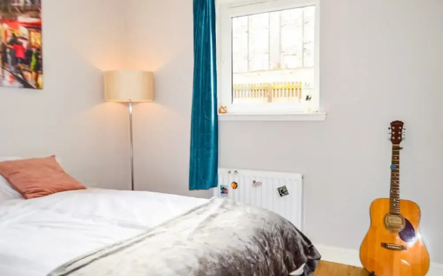 2 Bedroom Apartment in Edinburgh With Private Garden