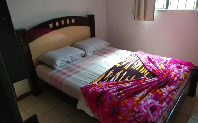 Casa com 2 quartos em condomínio