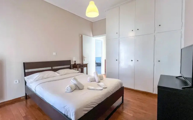 Alimos Sea View Family Apartment