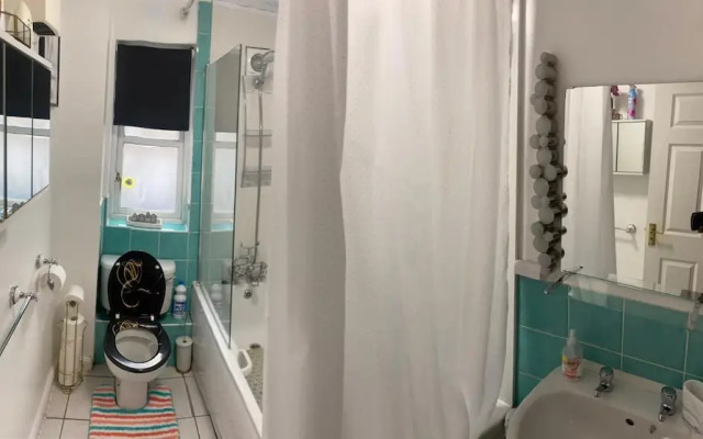 Lovely 2 Bed Apartment in East London