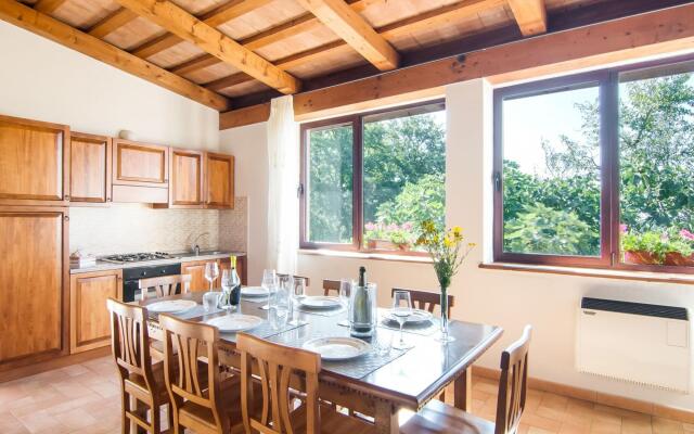 Inviting Farmhouse in Appenines With Covered Swimming Pool
