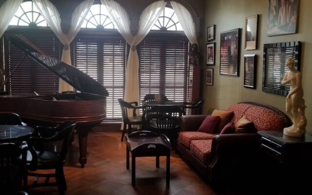 Downtown Guest Quarters Hotel