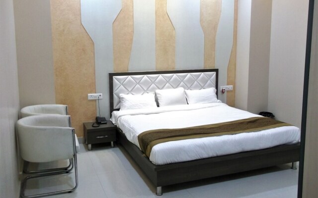 OYO 10360 Hotel Grand Manoranjan