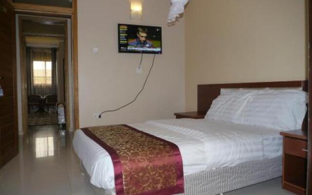 Rosaline Suites Hotel