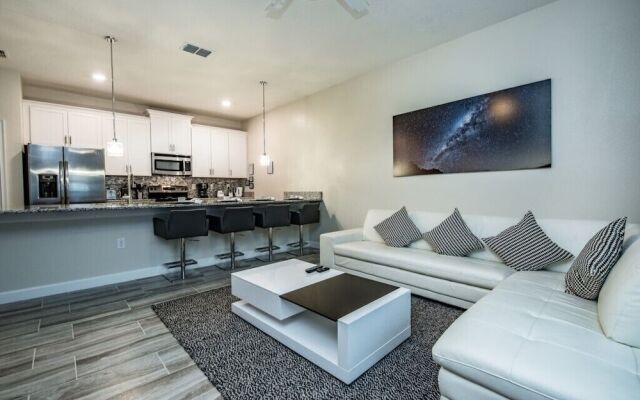 Stylish 4 Bed 3 Ba Pool Home